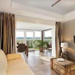 De Zandhoef Lodge *